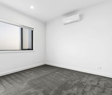 Stylish Townhouse Living in the Heart of Lara. - Photo 5