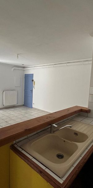 Location Appartement 3 pièces 46m² CARPENTRAS 84200 - Photo 1