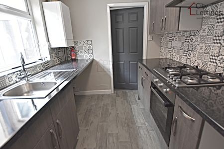 2 Bedroom Mid Terraced House - Photo 3