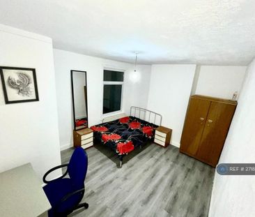 1 bedroom in a house share to rent - Photo 2