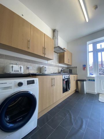 1 bedroom in a house share to rent - Photo 3