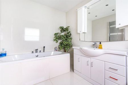 4 bedroom detached house to rent - Photo 5