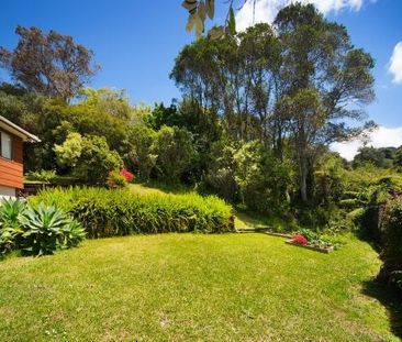 Spacious 5BR Family Haven with Deck & Garden - Photo 4