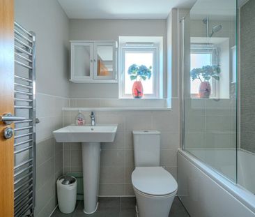 Waring Crescent - Photo 1