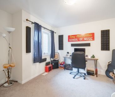 For Lease - 10 Alexandra Drive, Thorold, Ontario - Photo 2