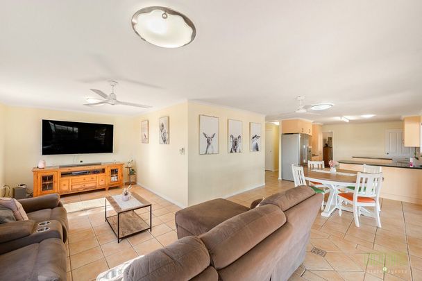 FAMILY LIVING IN A QUIET CUL-DE-SAC - Photo 1