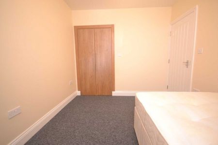 5 Bed - Pitcroft Avenue, University Area - Photo 3