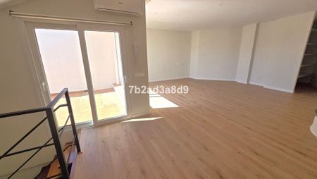 Apartment in San Pedro de Alcántara, Costa del Sol - Photo 3