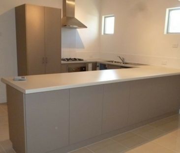 Light-Filled, Low-Maintenance Villa in Prime Mandurah Location - Photo 2