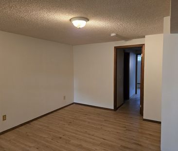 61 Berkshire Close Northwest, Calgary - Photo 3