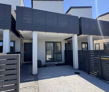 Brand New 3 bedrooms in Westgate - Photo 3