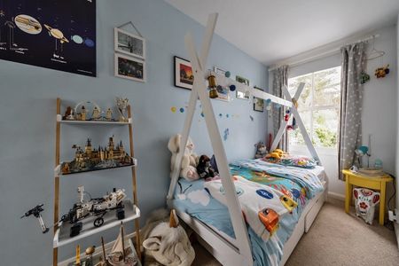 4 bedroom semi-detached house to rent - Photo 3