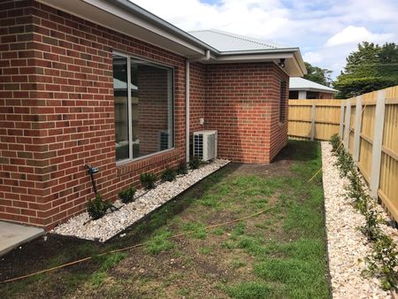 3 BEDROOM TOWNHOUSE - Photo 4