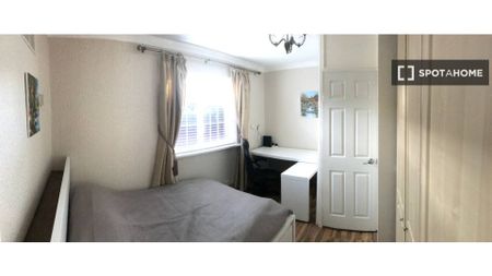 Beds for rent in a shared room for students in Dublin - Photo 4