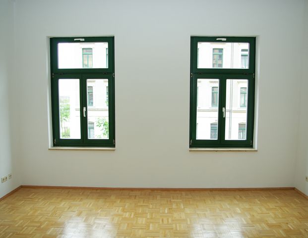 - Kleine Wohnung mit Parkett und Badewanne - Photo 1