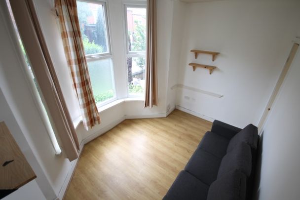 Delph Mount, Woodhouse, Leeds, LS6 2HS - Photo 1