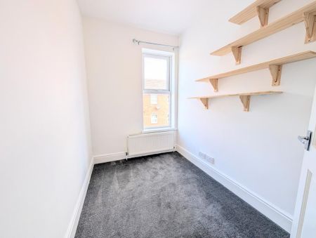 4 bedroom terraced house to rent - Photo 3
