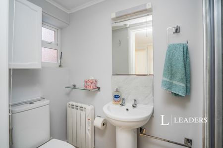 3 bedroom house to rent Iron Mill Close, Fareham, PO15 - Photo 5