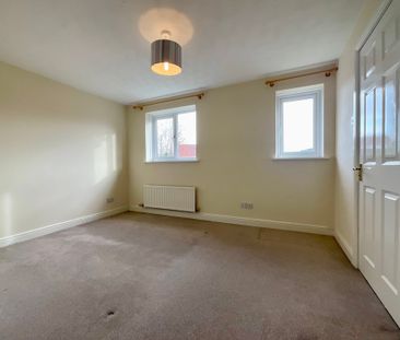 3 bedroom Semi-Detached House to let - Photo 1