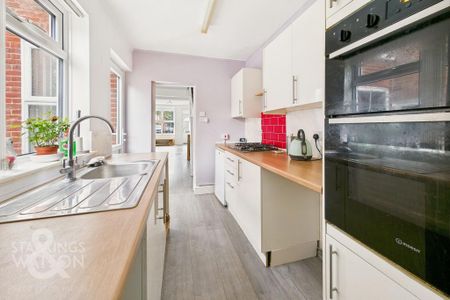 3 bedroom terraced house to rent - Photo 3
