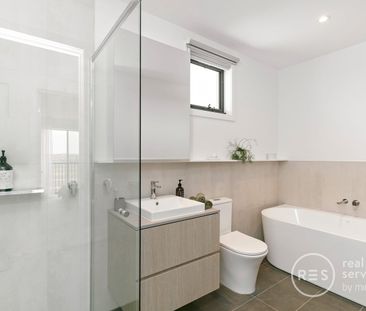 Contemporary 3 Bedroom Home in Thriving Woodlea Estate - Photo 6