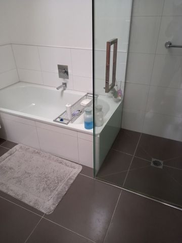 Private and sunny one bedroom unit - Photo 4