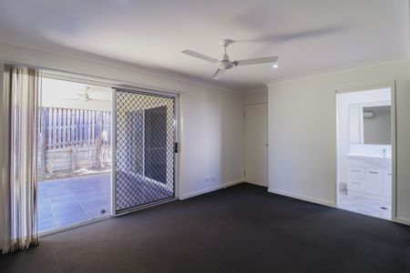 SPACIOUS, STYLISH & READY FOR FAMILY LIFE - Photo 2