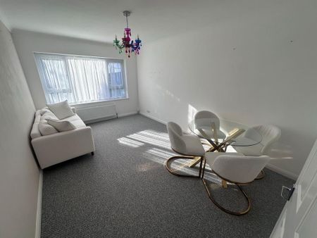2 bedroom ground floor flat to rent - Photo 2