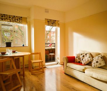 1 Bed Flat, Newtown Court, SW11 - Photo 2