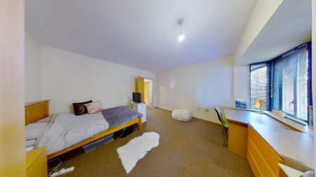 2 bedroom flat to rent - Photo 2