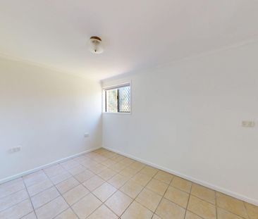 Spacious Family Home in the Mansfield State School Catchment - Photo 6