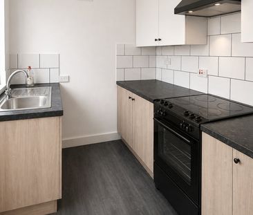 2 Bed Semi-Detached House, Stokes St, M11 - Photo 5