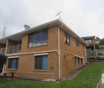 Partially Furnished - Photo 2