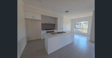 Highly sought-after family home in Habitat Estate! - Photo 5