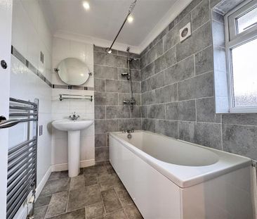 3 bedroom terraced house to rent - Photo 3