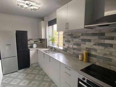 5 bedroom house of multiple occupation to rent - Photo 4