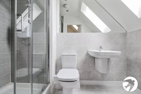 4 bedroom semi-detached house to rent - Photo 5