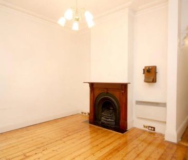 Single-fronted, renovated bliss in inner-city locale! - Photo 1
