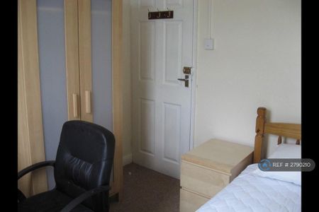 3 bedroom terraced house to rent - Photo 2