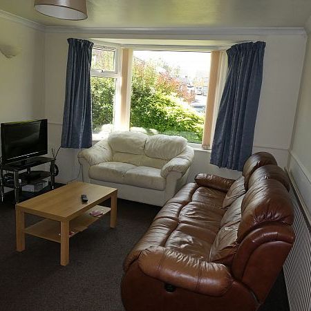 7, Sussex Close - Photo 1