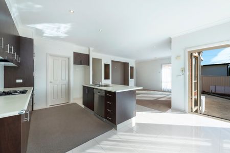 Beautiful, well maintained home! - Photo 4