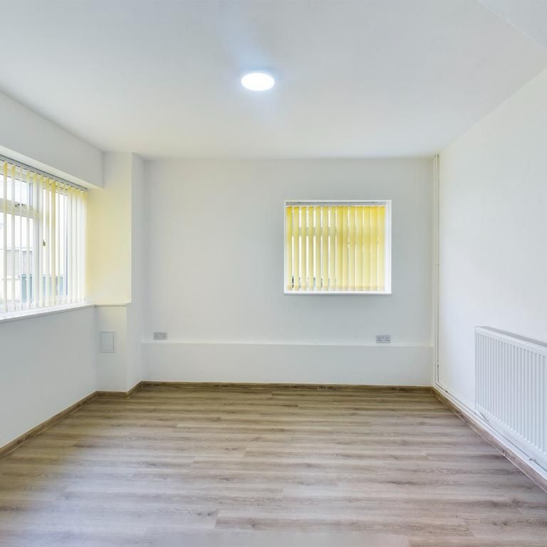 3 bedroom end of terrace house to rent - Photo 1