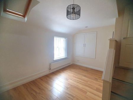 3 bedroom apartment to rent - Photo 4