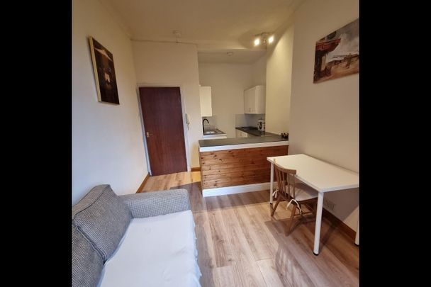 Studio Flat, Crow Road North, G13 - Photo 1