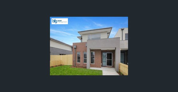 Modern & Contemporary 3 Bedroom Townhouse! - Photo 1