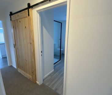 This stunning townhouse - Photo 1