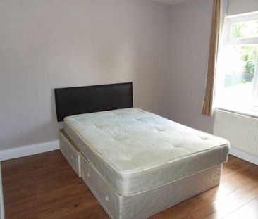 3 bedroom flat to rent - Photo 3