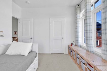 For Lease - 18 John Greene Lane, Richmond Hill, Ontario - Photo 2