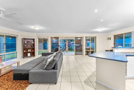 FAMILY HOME IN IDEAL LOCATION - Photo 3