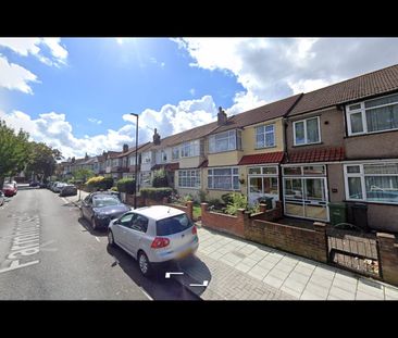 Studio Flat, Farmhouse Road, SW16 - Photo 1